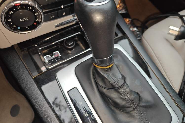 Used Mercedes-Benz C-Class 2011 C 200 CGI Fashion Model Gear Lever