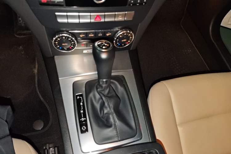 Used Mercedes-Benz C-Class 2011 C 200 Fashion Travel Edition Gear Lever