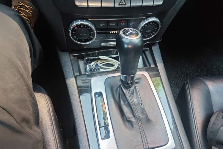 Used Mercedes-Benz C-Class 2011 C 200 CGI Fashion Model Gear Lever