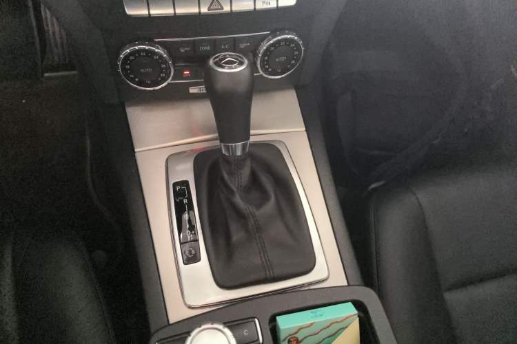 Used Mercedes-Benz C-Class 2011 C 200 Fashion Travel Edition Gear Lever