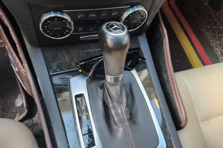 Used Mercedes-Benz C-Class 2011 C 300 Fashion Model Gear Lever