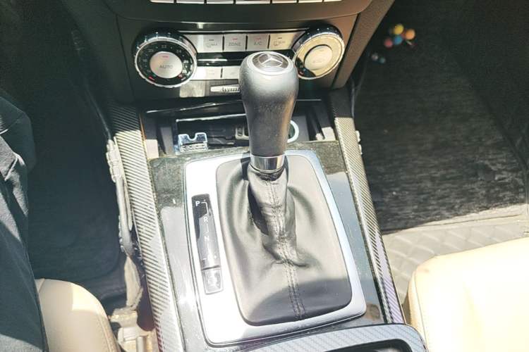 Used Mercedes-Benz C-Class 2011 C 300 Fashion Model Gear Lever