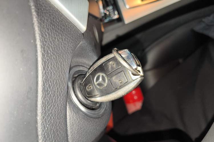 Used Mercedes-Benz C-Class 2011 C 200 Fashion Travel Edition Interior 1