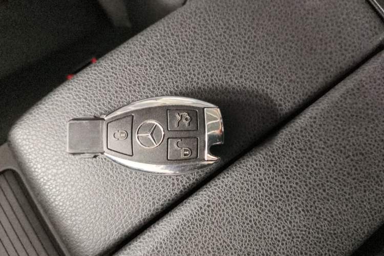 Used Mercedes-Benz C-Class 2011 C 200 Fashion Travel Edition Interior 1