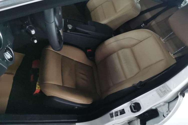 Used Mercedes-Benz C-Class 2011 C 200 Fashion Travel Edition Interior 2