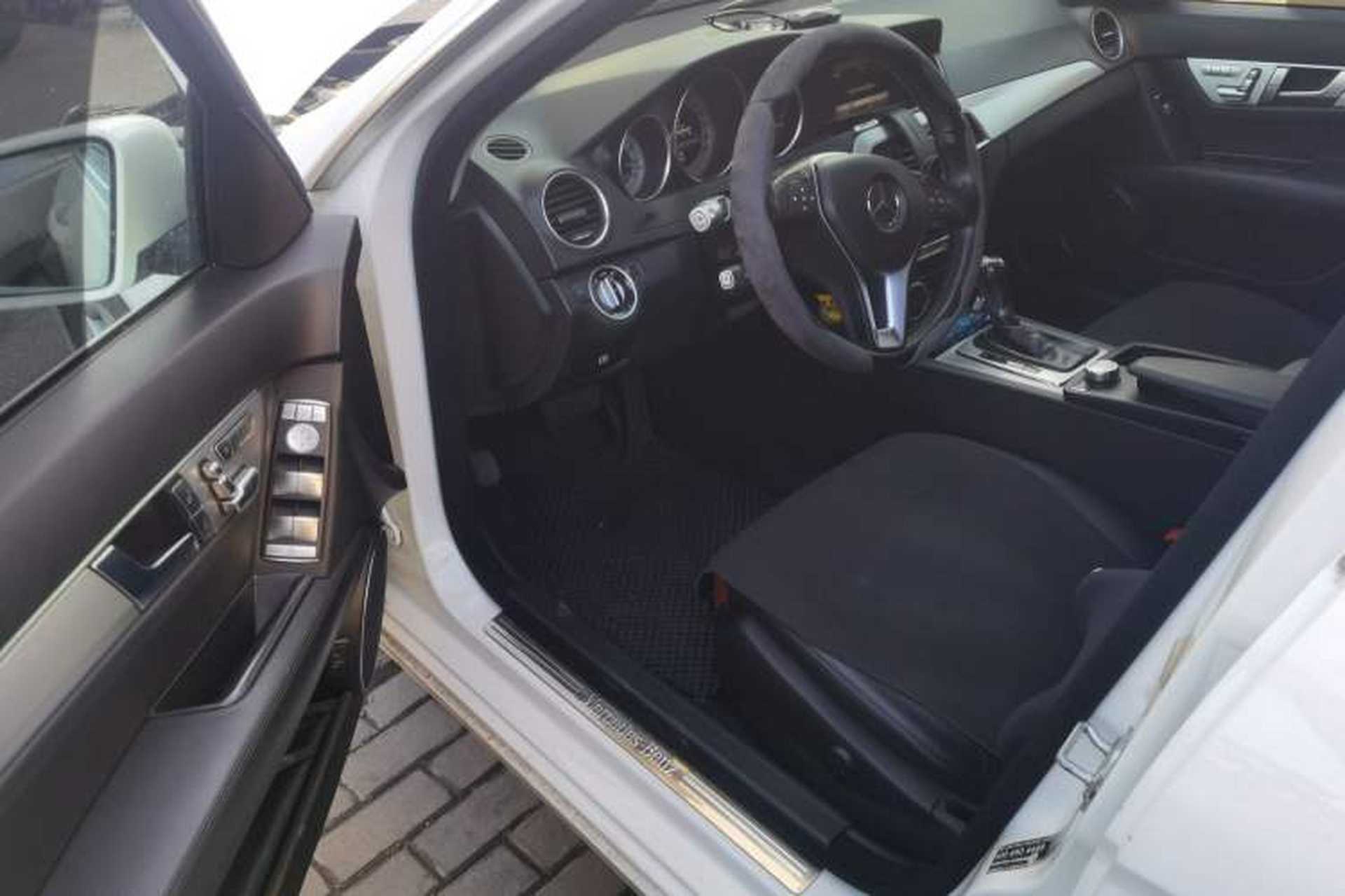 Used Mercedes-Benz C-Class 2011 C 200 Fashion Travel Edition Interior 3
