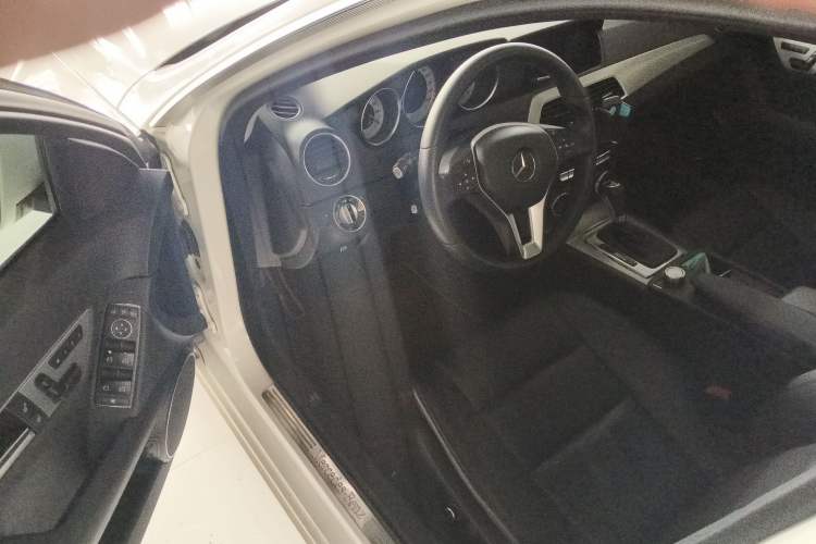 Used Mercedes-Benz C-Class 2011 C 200 Fashion Travel Edition Interior 3
