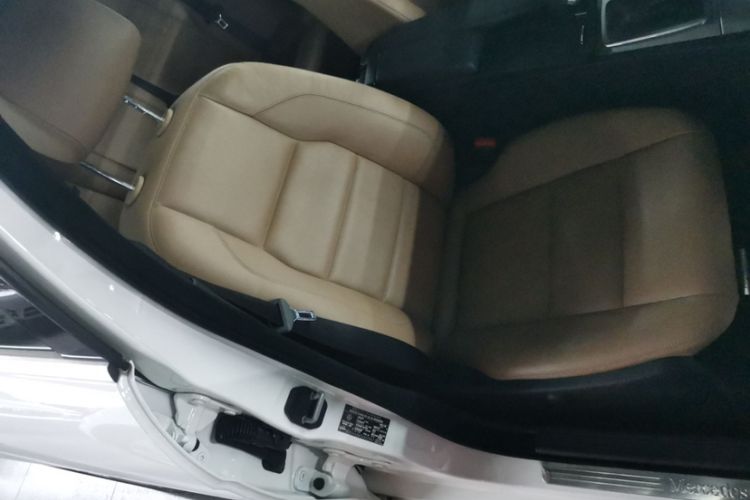 Used Mercedes-Benz C-Class 2011 C 200 Fashion Travel Edition Interior 4