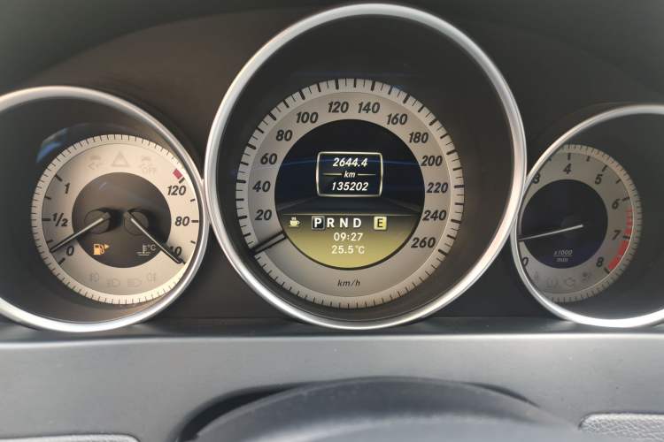 Used Mercedes-Benz C-Class 2011 C 200 CGI Fashion Model Odometer Close Up