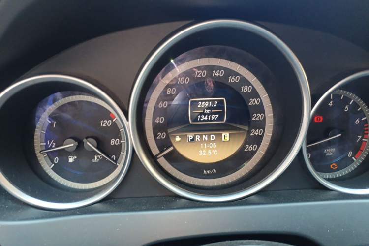 Used Mercedes-Benz C-Class 2011 C 180K Classic model Odometer Close Up