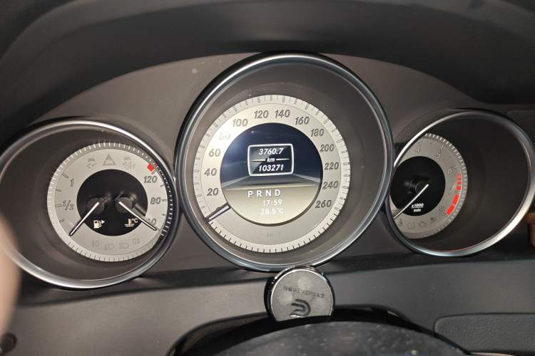 Used Mercedes-Benz C-Class 2011 C 200 CGI Fashion Model Odometer Close Up
