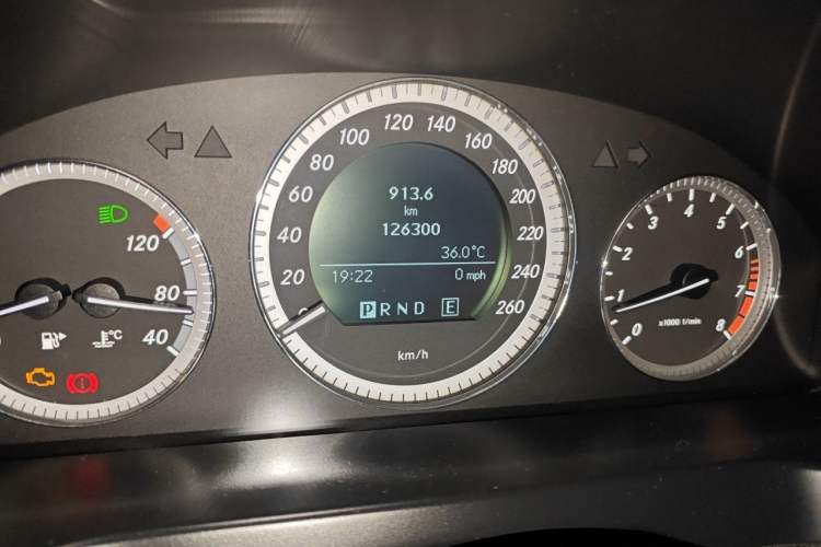 Used Mercedes-Benz C-Class 2011 C 180K Classic model Odometer Close Up