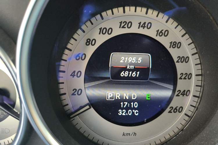 Used Mercedes-Benz C-Class 2011 C 300 Fashion Model Odometer Close Up