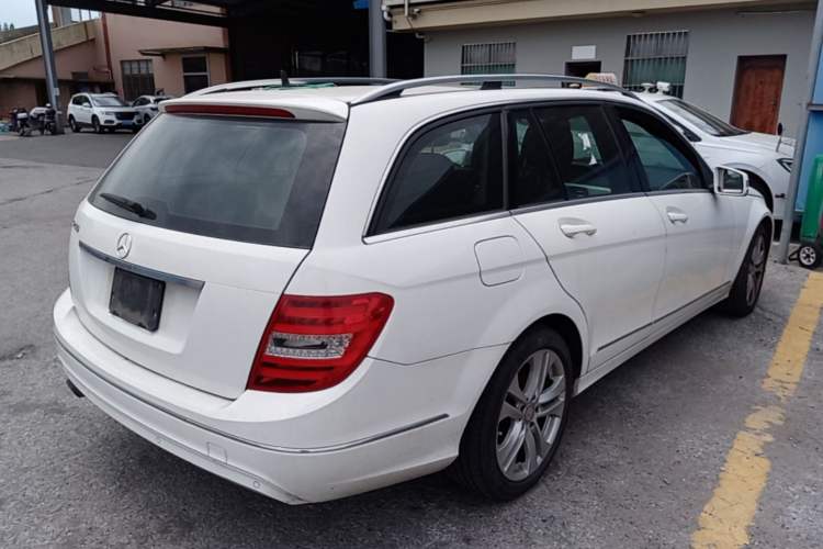 Used Mercedes-Benz C-Class 2011 C 200 Fashion Travel Edition Rear Right 45 Deg