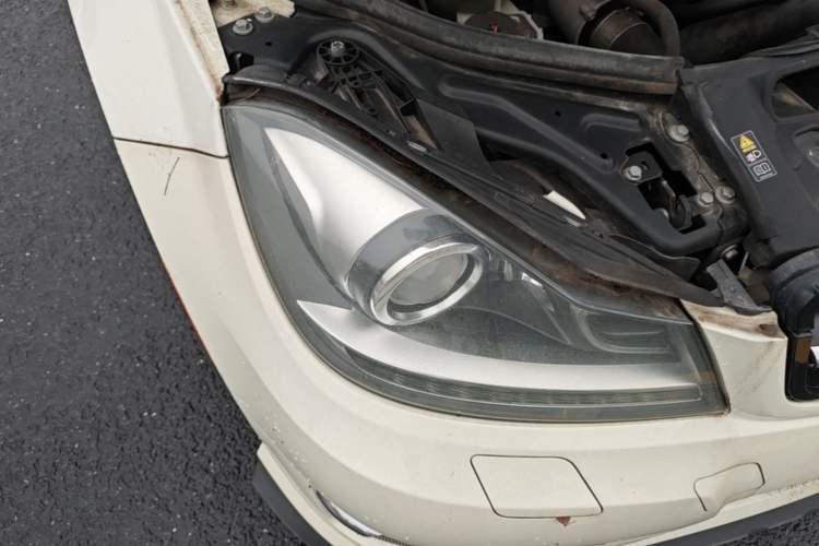 Used Mercedes-Benz C-Class 2011 C 200 Fashion Travel Edition Right Front Headlight