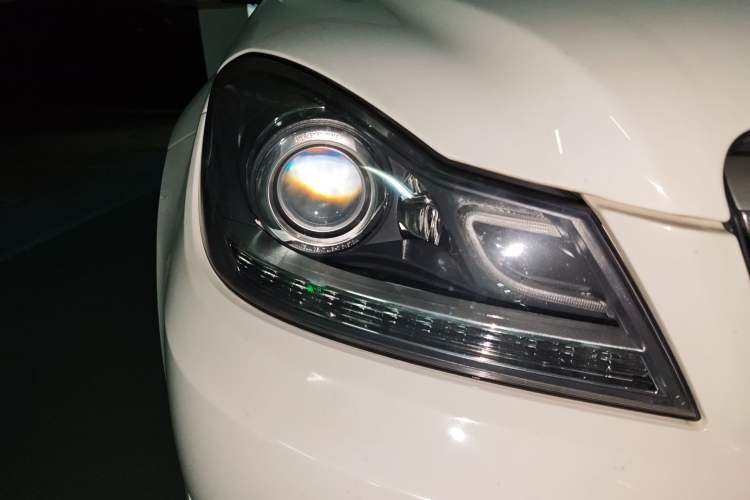 Used Mercedes-Benz C-Class 2011 C 200 Fashion Travel Edition Right Front Headlight
