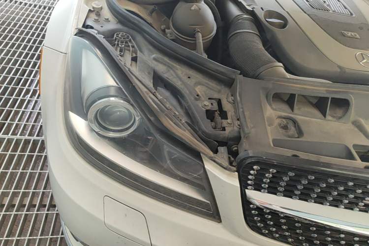 Used Mercedes-Benz C-Class 2011 C 300 Fashion Model Right Front Headlight