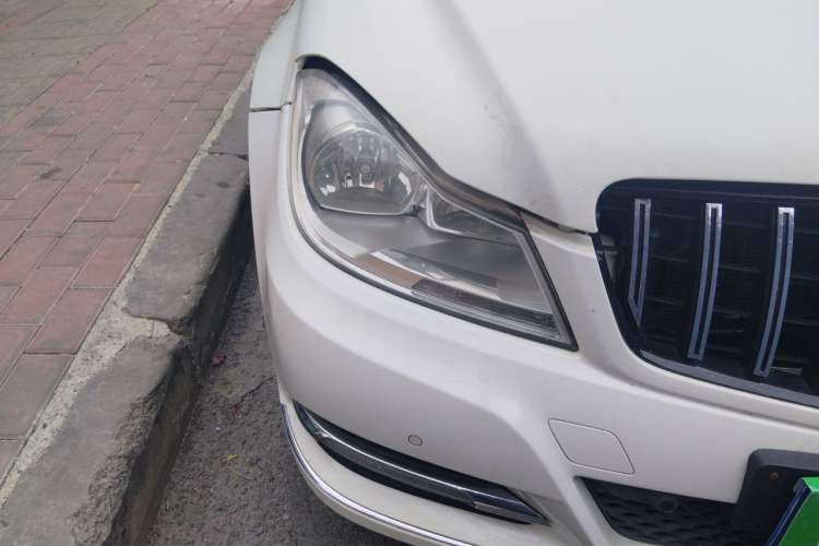 Used Mercedes-Benz C-Class 2011 C 200 CGI Elegant Model Right Front Headlight