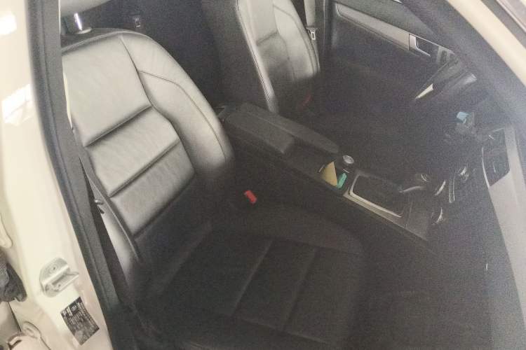 Used Mercedes-Benz C-Class 2011 C 200 Fashion Travel Edition Right Front Seat