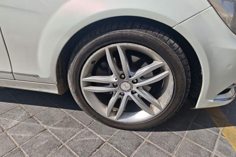 Used Mercedes-Benz C-Class 2011 C 260 CGI Fashion Model Right Front Wheel Hub
