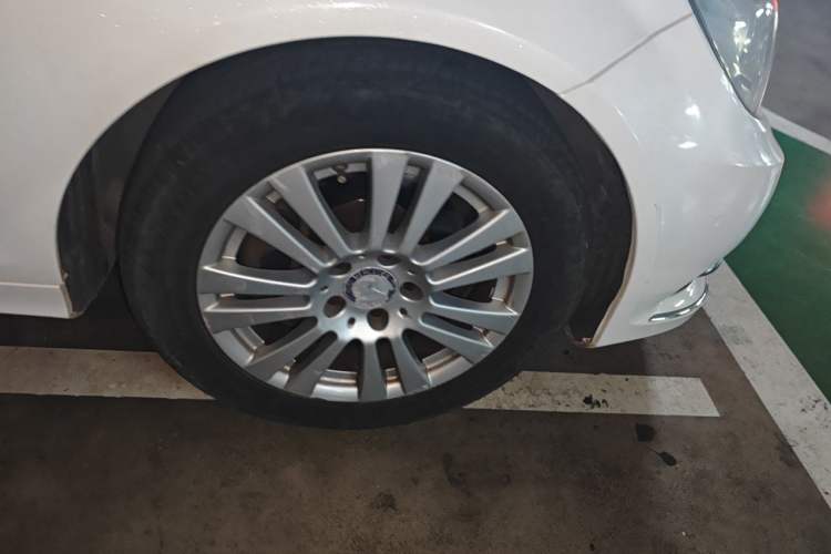 Used Mercedes-Benz C-Class 2011 C 200 CGI Elegant Model Right Front Wheel Hub