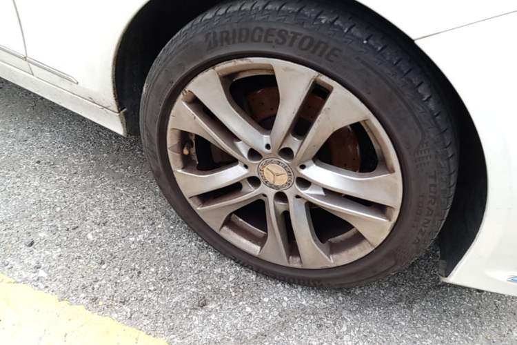 Used Mercedes-Benz C-Class 2011 C 200 Fashion Travel Edition Right Front Wheel Hub