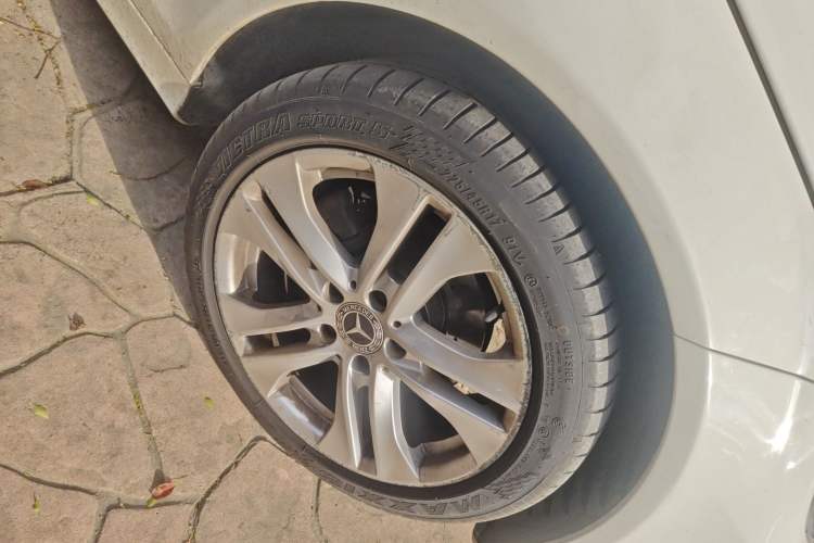 Used Mercedes-Benz C-Class 2011 C 200 Fashion Travel Edition Right Front Wheel Hub