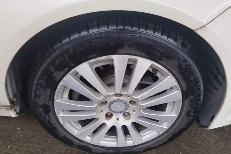 Used Mercedes-Benz C-Class 2011 C 200 CGI Elegant Model Right Front Wheel Hub