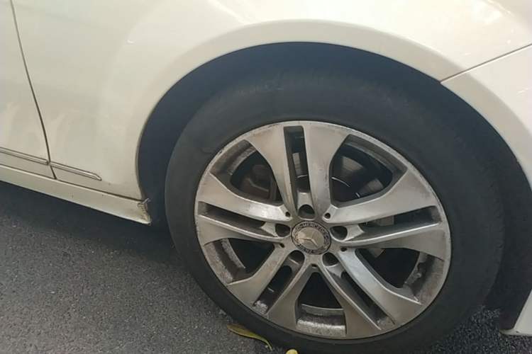 Used Mercedes-Benz C-Class 2011 C 200 CGI Fashion Model Right Front Wheel Hub