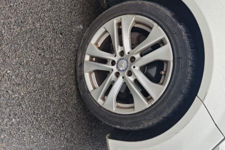 Used Mercedes-Benz C-Class 2011 C 200 CGI Fashion Model Right Front Wheel Hub