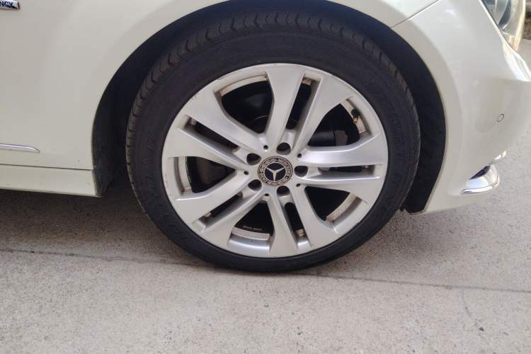 Used Mercedes-Benz C-Class 2011 C 200 CGI Fashion Model Right Front Wheel Hub