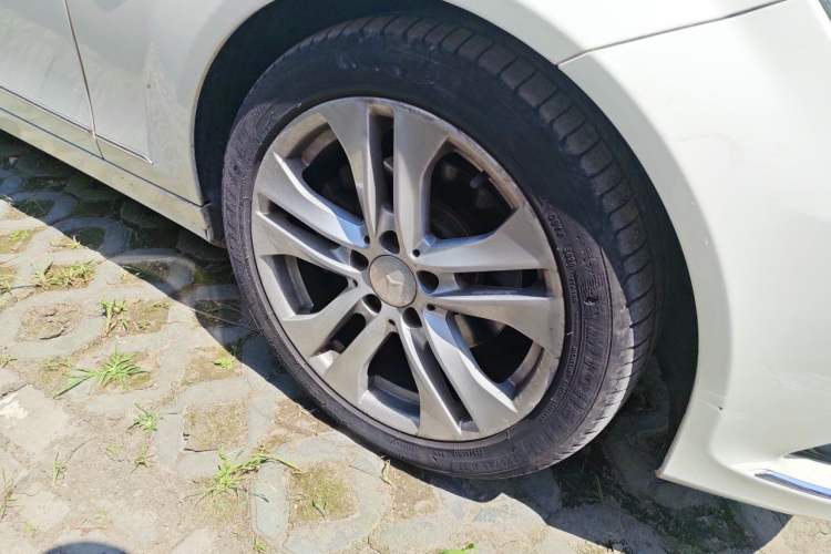 Used Mercedes-Benz C-Class 2011 C 200 CGI Fashion Model Right Front Wheel Hub