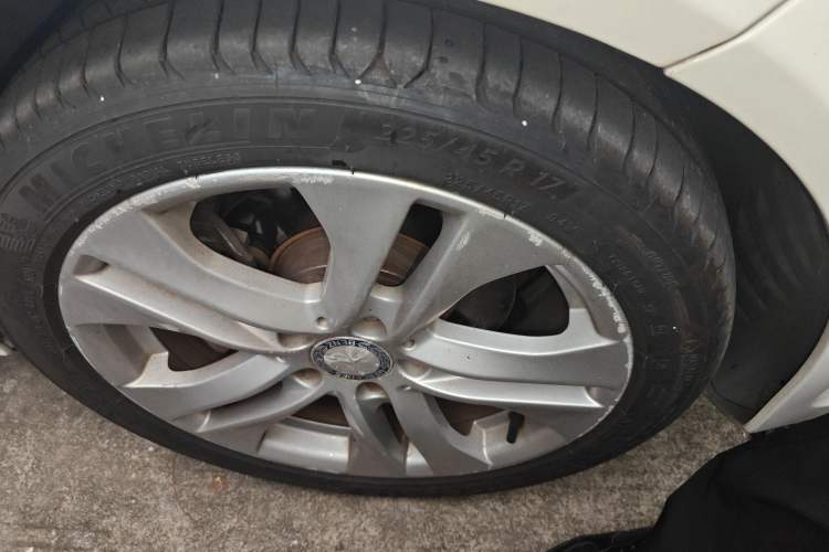 Used Mercedes-Benz C-Class 2011 C 200 CGI Fashion Model Right Front Wheel Hub