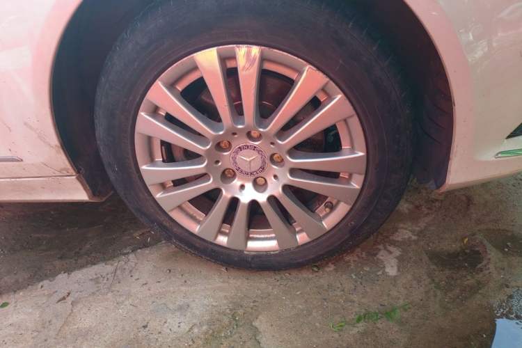 Used Mercedes-Benz C-Class 2011 C 200 CGI Elegant Model Right Front Wheel Hub