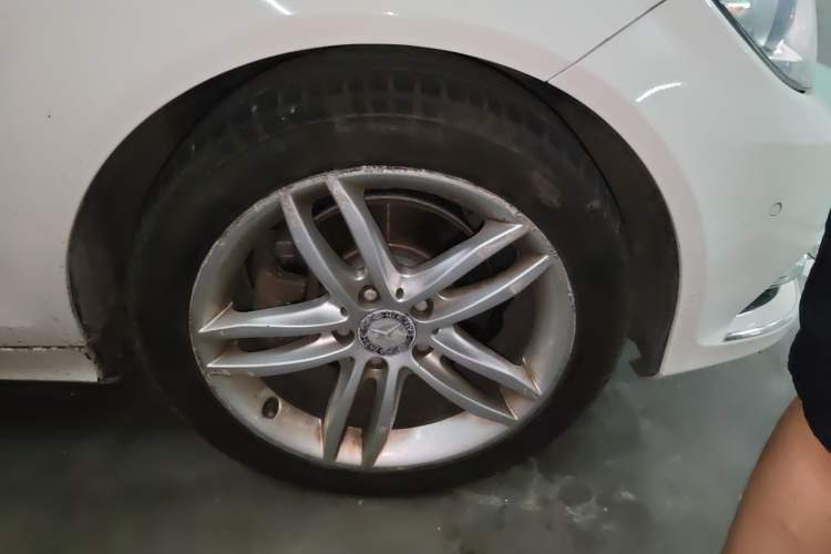 Used Mercedes-Benz C-Class 2011 C 260 CGI Fashion Model Right Front Wheel Hub