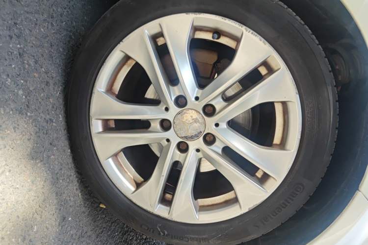 Used Mercedes-Benz C-Class 2011 C 200 CGI Fashion Model Right Front Wheel Hub