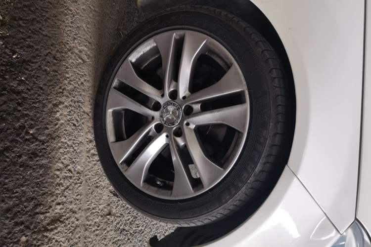 Used Mercedes-Benz C-Class 2011 C 200 CGI Fashion Model Right Front Wheel Hub