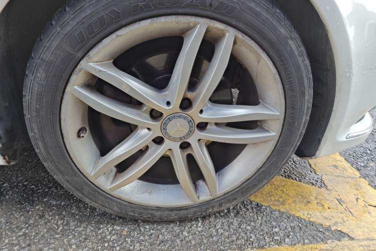 Used Mercedes-Benz C-Class 2011 C 260 CGI Fashion Model Right Front Wheel Hub