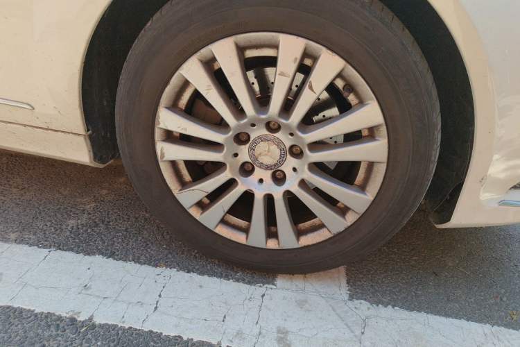 Used Mercedes-Benz C-Class 2011 C 200 CGI Elegant Model Right Front Wheel Hub