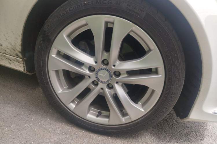 Used Mercedes-Benz C-Class 2011 C 200 CGI Fashion Model Right Front Wheel Hub