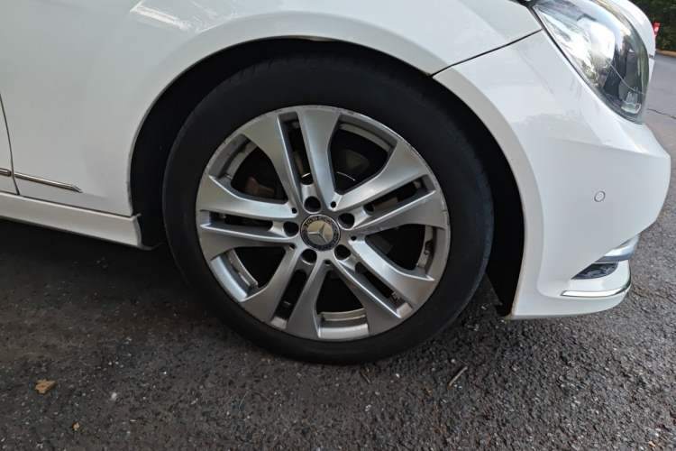 Used Mercedes-Benz C-Class 2011 C 200 Fashion Travel Edition Right Front Wheel Hub