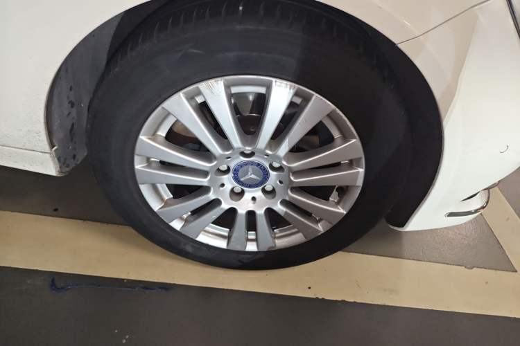 Used Mercedes-Benz C-Class 2011 C 200 CGI Elegant Model Right Front Wheel Hub