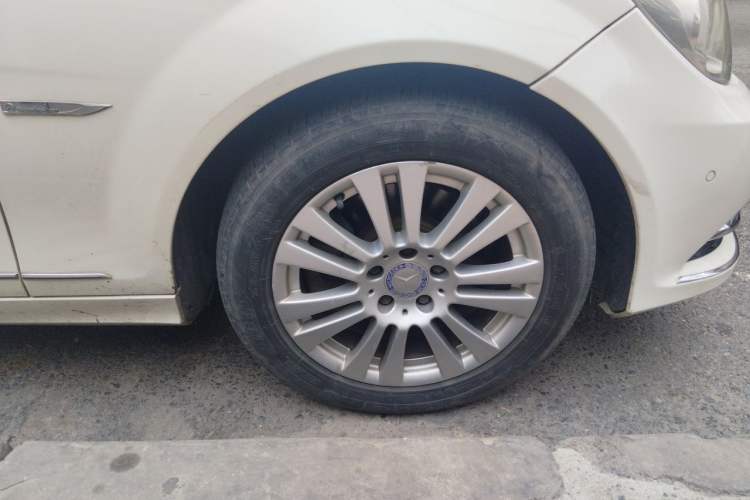 Used Mercedes-Benz C-Class 2011 C 200 CGI Elegant Model Right Front Wheel Hub