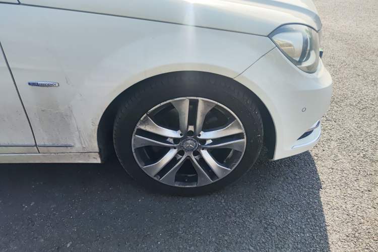 Used Mercedes-Benz C-Class 2011 C 200 CGI Fashion Model Right Front Wheel Hub
