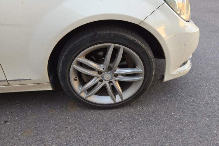 Used Mercedes-Benz C-Class 2011 C 260 CGI Fashion Model Right Front Wheel Hub