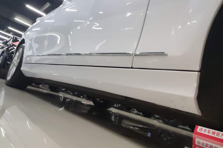 Used Mercedes-Benz C-Class 2011 C 200 Fashion Travel Edition Right Side Sill