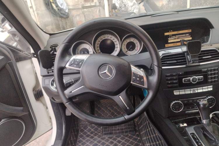 Used Mercedes-Benz C-Class 2011 C 200 CGI Fashion Model Steering Wheel