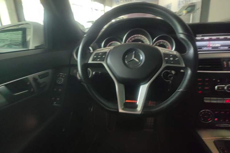 Used Mercedes-Benz C-Class 2011 C 200 Fashion Travel Edition Steering Wheel
