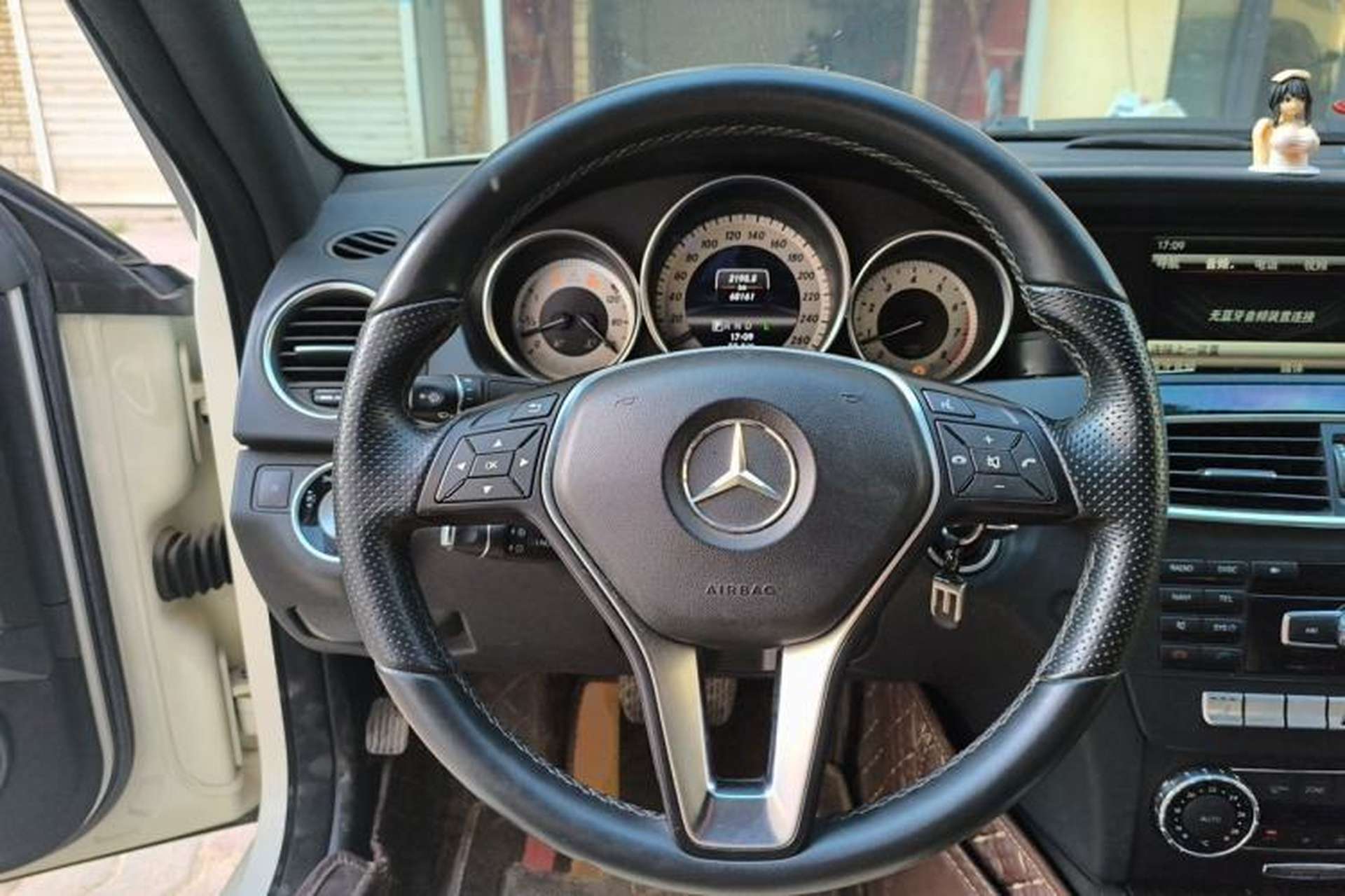 Used Mercedes-Benz C-Class 2011 C 300 Fashion Model Steering Wheel
