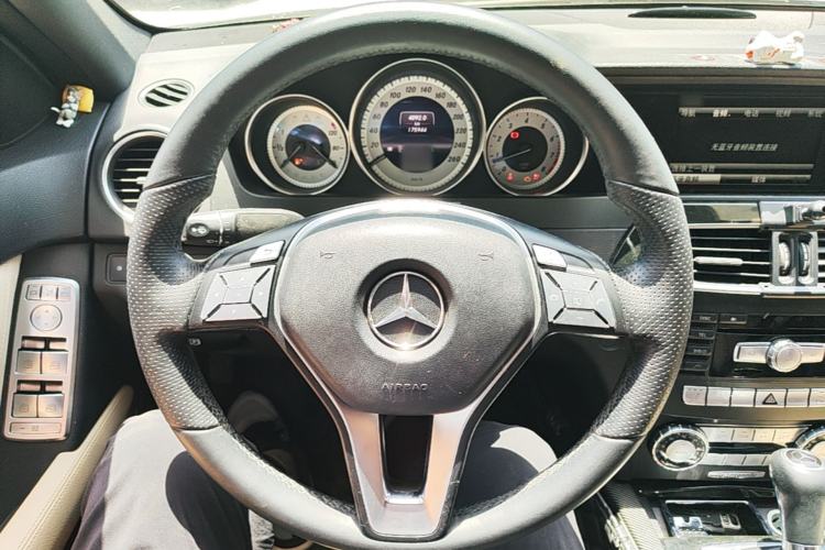 Used Mercedes-Benz C-Class 2011 C 300 Fashion Model Steering Wheel